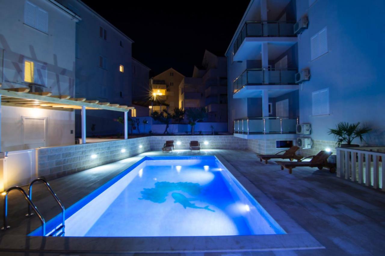 Apartments Sara Bol Esterno foto