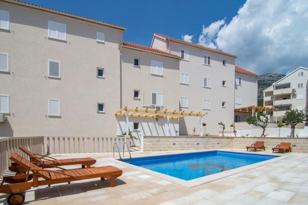 Apartments Sara Bol Esterno foto